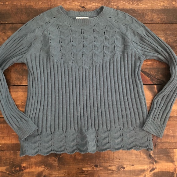 Super soft sweater. Never worn - Picture 1 of 2